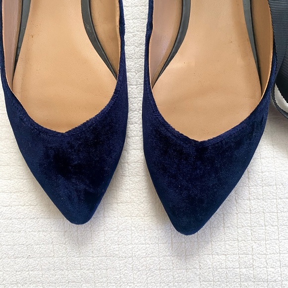 Banana Republic Navy Blue Velvet Aurora Ankle Strap Flats, Size 7.5 - Picture 4 of 5